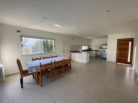 Casa 4 ambientes con 3 baños