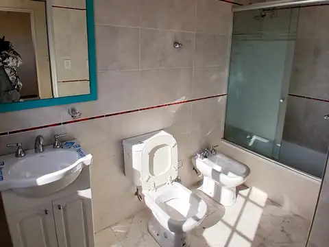 Depto Tipo Casa 3 ambientes con 2 baños