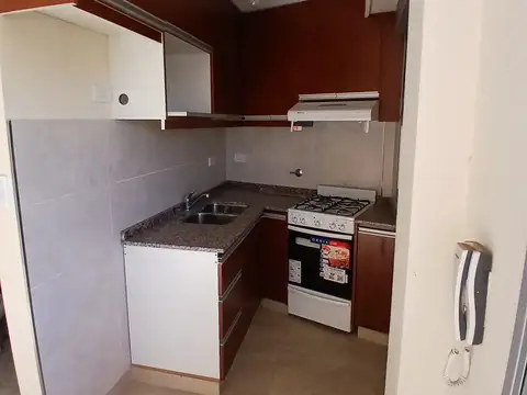 Del Colegio 6300, Piso 1