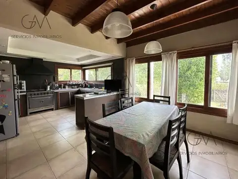 Casa 5 ambientes con 3 baños