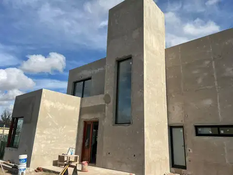 Casa en  venta en La Rinconada barrio cerrado - en construcción - permuta