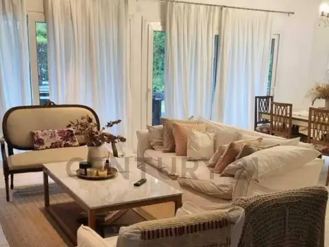 Casa en Alquiler de 3 dormitorios