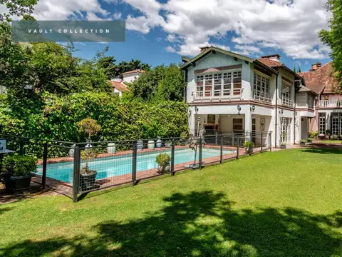 Importante casa de estilo sobre la calle Roque Sáenz Peña a la venta en San Isidro.