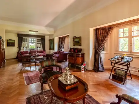 Casa en Venta con 4 cocheras