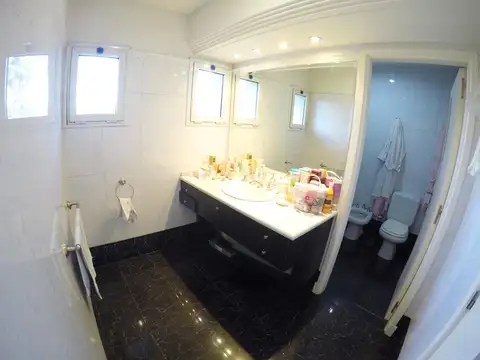 Casa en Venta con 4 cocheras