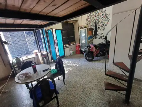 Casa 5 ambientes con 1 baño