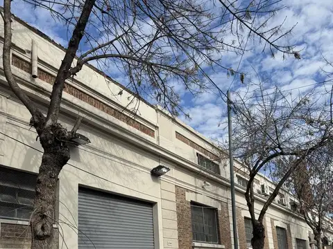 VENTA DE DEPOSITO DE 2,475 M2 CON OFI. EN PARQUE PATRICIOS - DISTRITO TECNOLOGICO