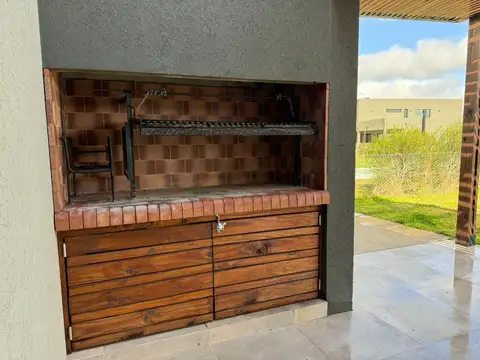 Casa en Venta con 4 cocheras