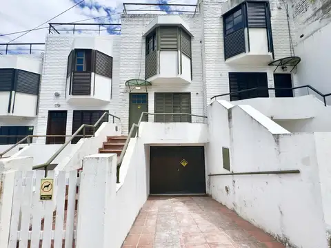 Larrechea y Av. Colombres