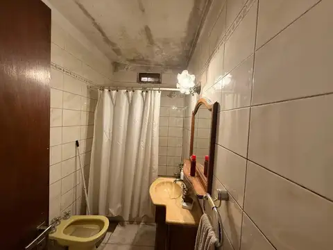 Casa 6 ambientes con 2 baños
