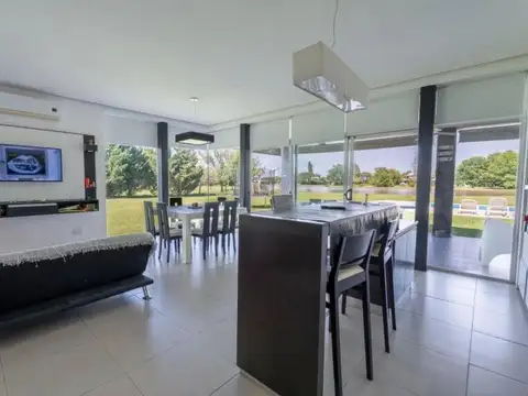 Venta casa con pileta frente al lago en Solares del Carcarañá - Pueblo Carcaraes
