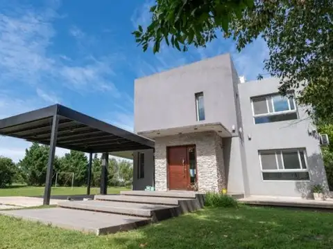 Venta casa con pileta frente al lago en Solares del Carcarañá - Pueblo Carcaraes