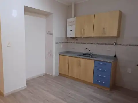 Casa 6 ambientes con 2 baños