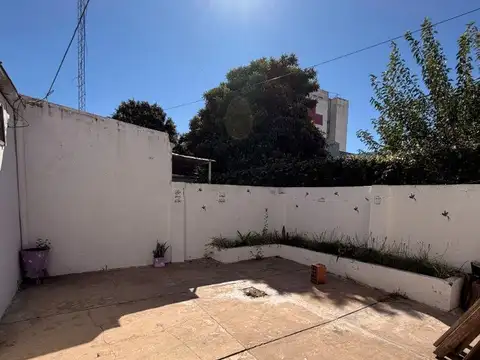 Casa 5 ambientes con 1 baño