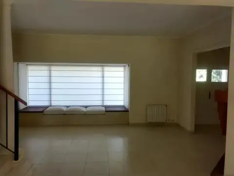 Casa 6 ambientes con 4 baños