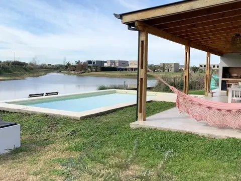 Casa al agua en alquiler temporal en el Canton