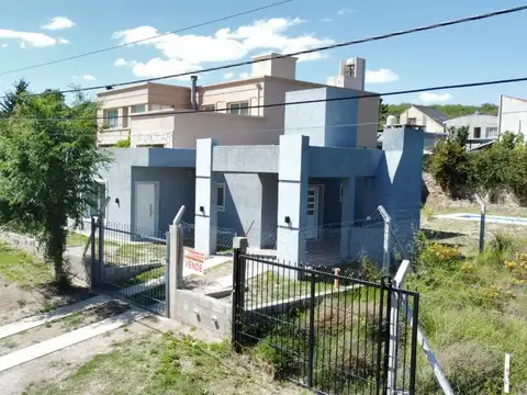 Venta de casa en Calle Los Guindos, Potrero de los Funes