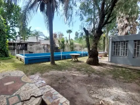 CASA CON PARQUE ARBOLADO Y PISCINA | 2 DORM | FUNES