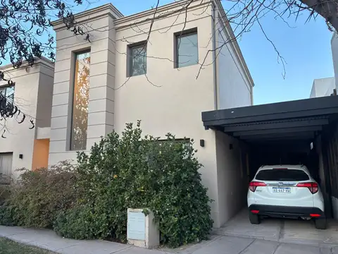 Venta de Casa en Barrio Rincón de Drummond