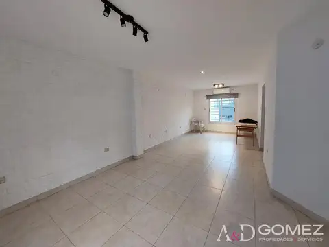 Depto Tipo Casa en Alquiler con 2 cocheras