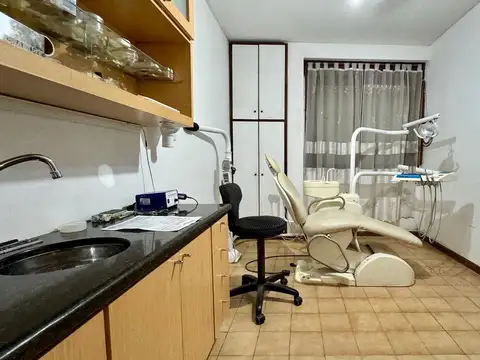 Consultorio o departamento de 1 dormitorio en venta en Centro