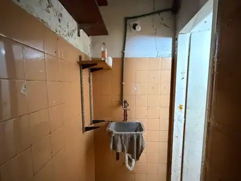 Local en Alquiler en Coghlan, $ 3.500.000