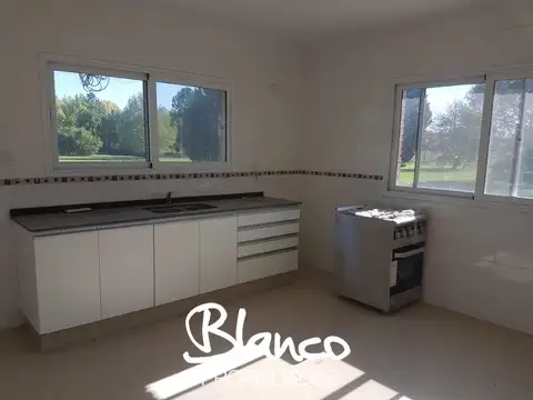 Casa 5 ambientes con 3 baños