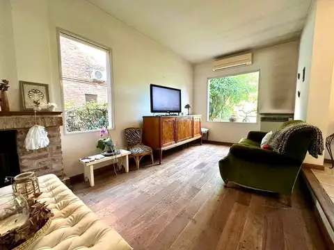 Casa en Venta en Los Ángeles Village, USD 230.000