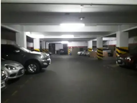 Excelente Cochera  En San Telmo