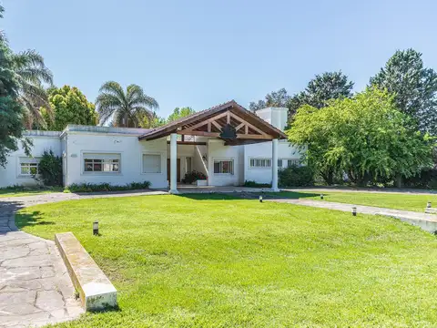 Casa en Venta con 4 cocheras