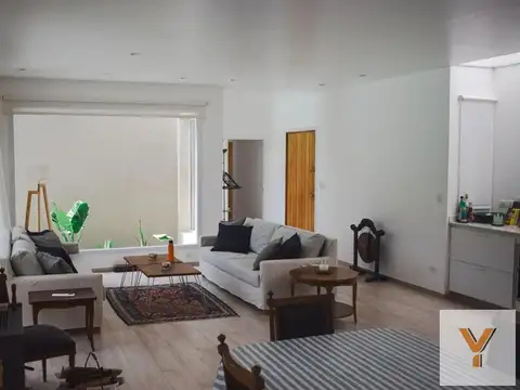 Casa en venta - 5 Dormitorios 4 Baños - Chascomús