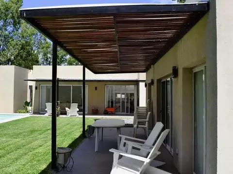 Casa 7 ambientes con 4 baños