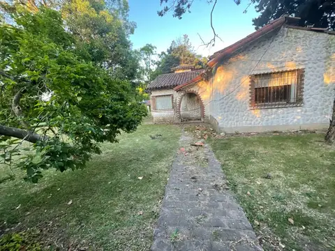 Venta Quinta Sobre 2 Lotes Barrio El Trebol Dos Casas Construidas. Excelente Zona