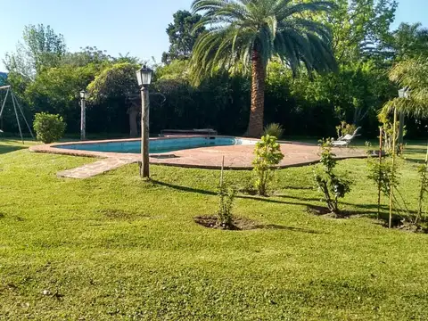 Venta Quinta Sobre 2 Lotes Barrio El Trebol Dos Casas Construidas. Excelente Zona