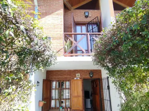 Impecable Triplex al frente  todos los servicios! FINANCIA / PERMUTA POR CABA