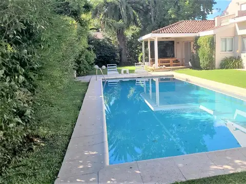 Casa 7 ambientes con 4 baños