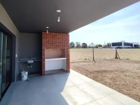 Casa 4 ambientes con 3 baños