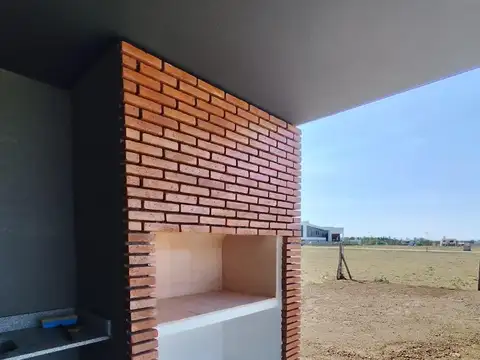 Casa en Alquiler con 2 cocheras