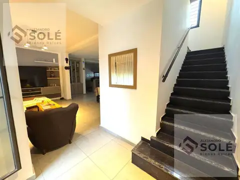 Casa 6 ambientes con 3 baños