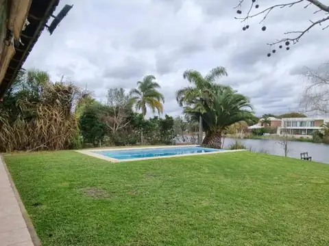 Casa 5 ambientes con 3 baños