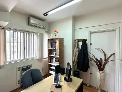 Oficina en venta en La Plata con baño privado