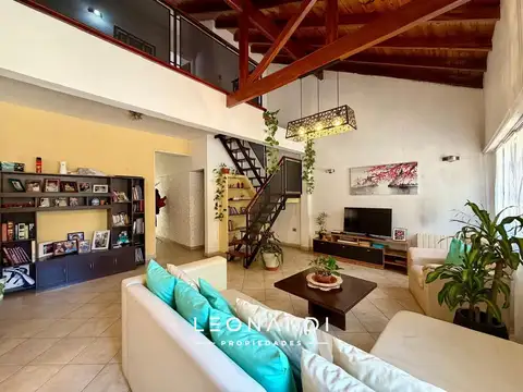 Casa 4 ambientes con 2 baños