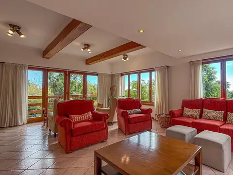 Casa 7 ambientes con 3 baños