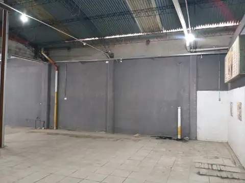 Local/galpón 340 m² en avenida — José C. Paz, trifásica