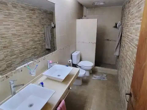 Casa en Venta con 4 cocheras