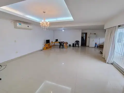 Casa en Venta con 4 cocheras