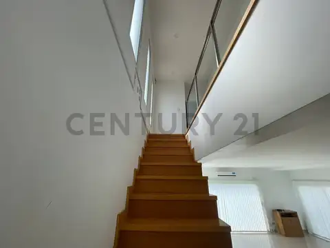 venta Casa moderna desarrollada en dos plantas, ubicada en Barrio Santa Rita, San Vicente.