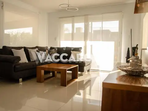 Casa 5 ambientes con 3 baños