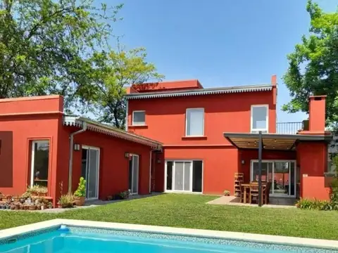 Casa con pileta en venta Pilar del Este Santa Guadalupe