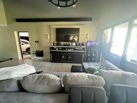 Casa 5 ambientes con 3 baños